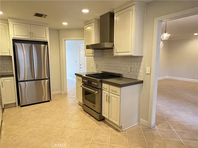 5200 White Oak Avenue 52, Encino, California 91316