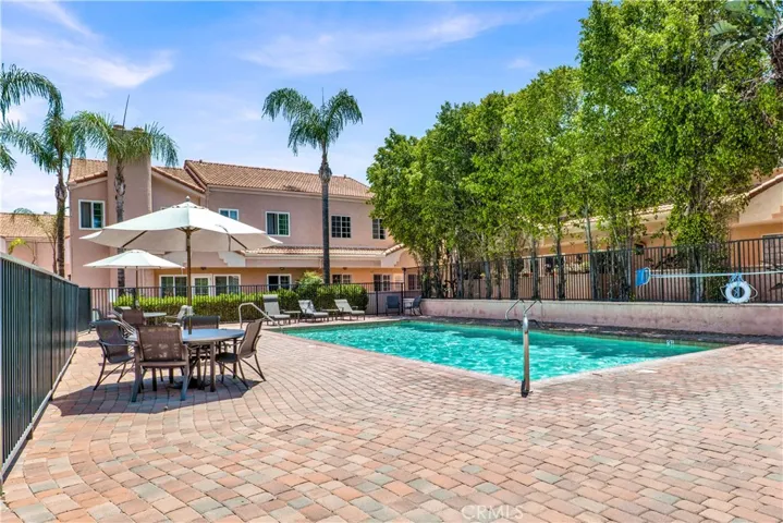 5200 White Oak Avenue 52, Encino, California 91316