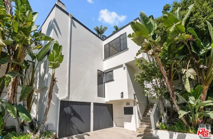 9315 Lloydcrest Drive, Beverly Hills, California 90210
