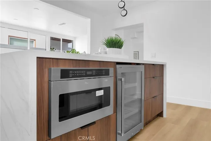 Drawer microwave & winefridge