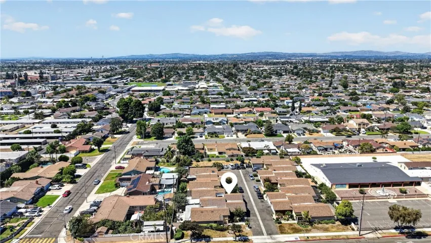 Easy access to 5, 91 and 22 freeways