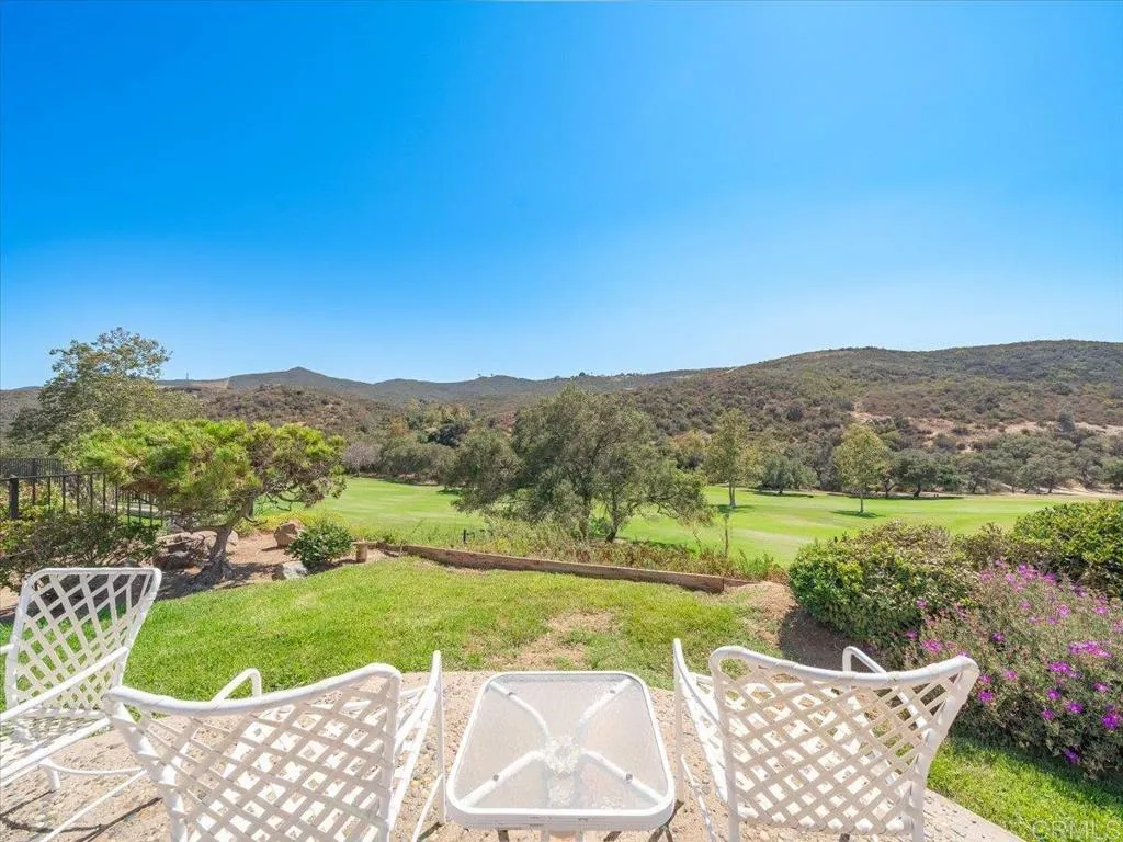 29142 Laurel Valley Drive, Vista, California 92084 — photo 4