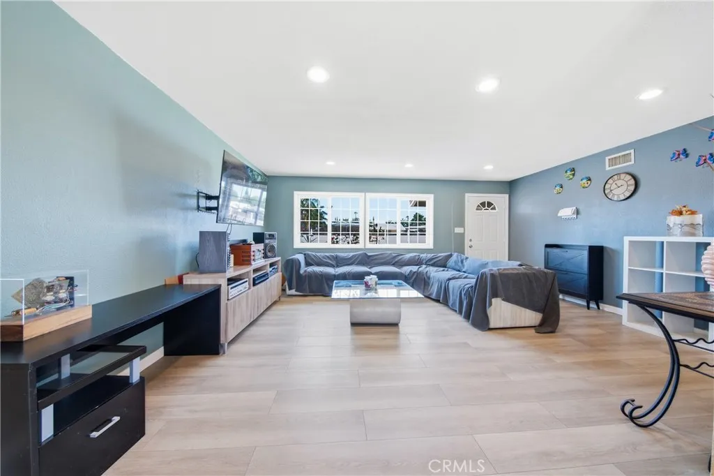 16201 Napa, North Hills, California 91343 — photo 5