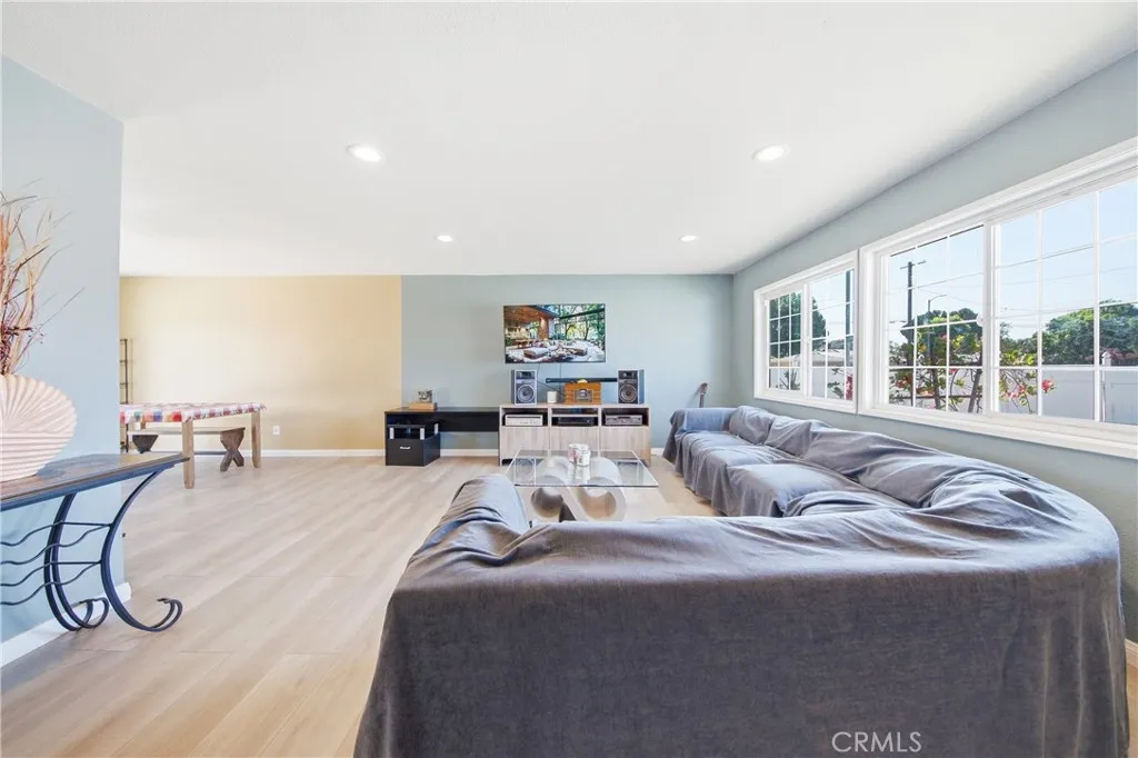 16201 Napa, North Hills, California 91343 — photo 4