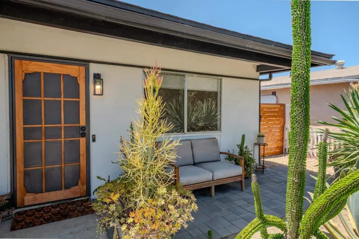 885 Via Felicidad, Vista, California 92084