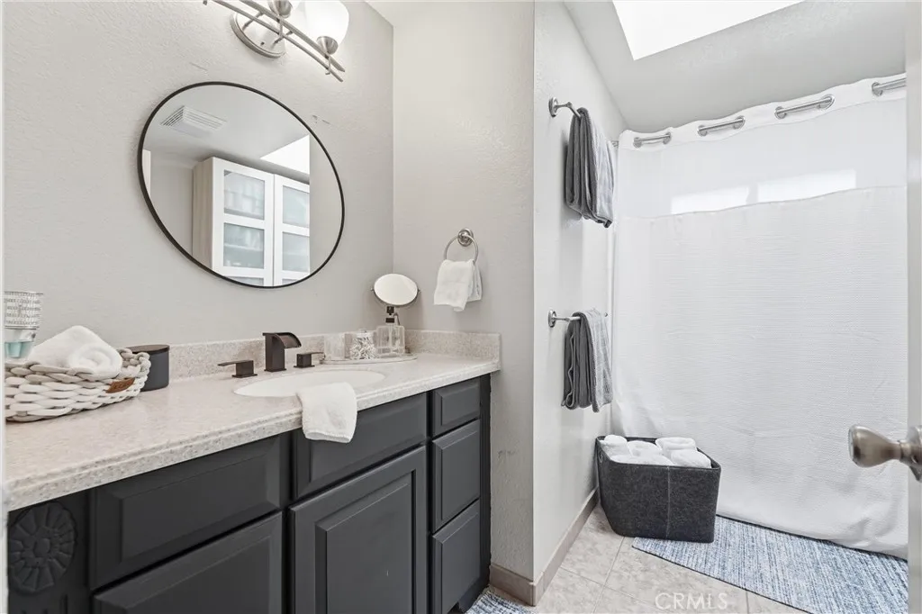 2nd bathroom