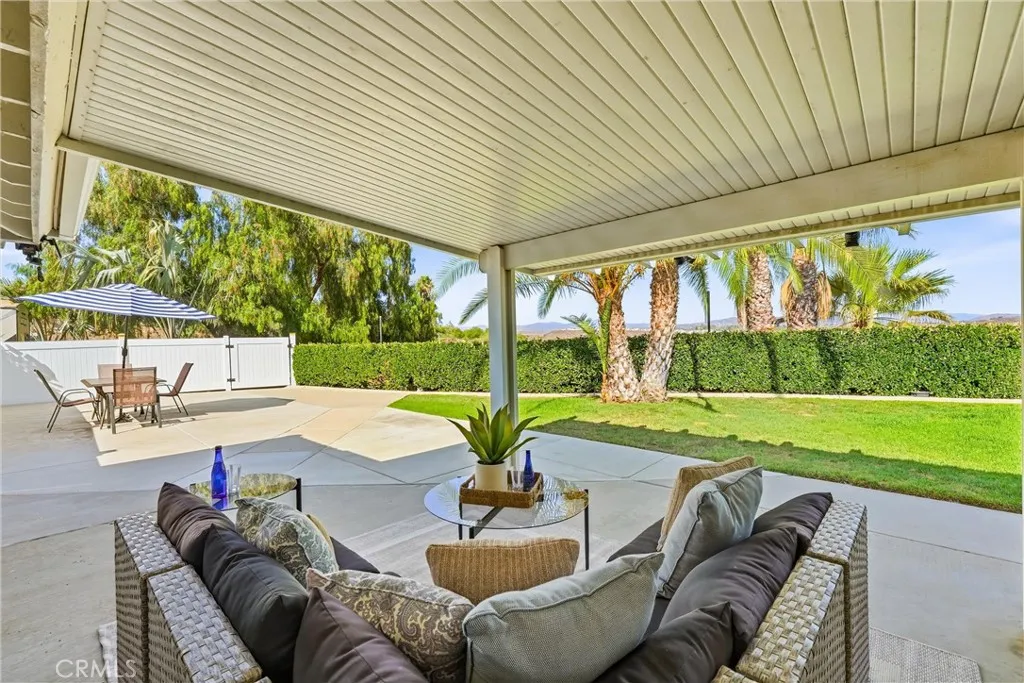 Multiple outdoor sitting area for entertaining your guests
