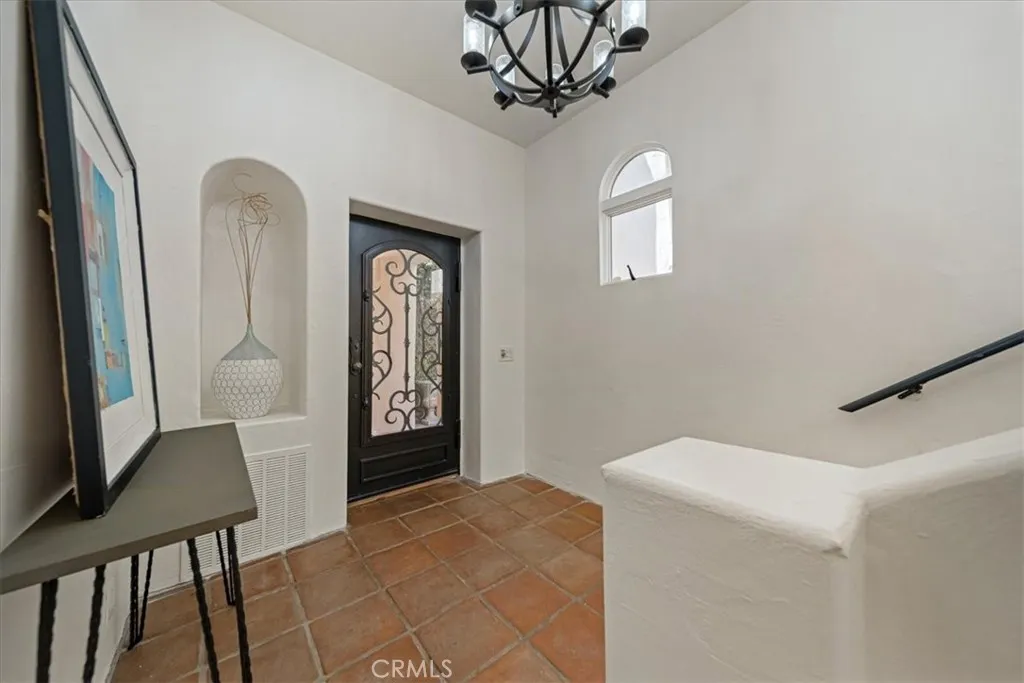 1046 Oro, Laguna Beach, California 92651 — photo 5
