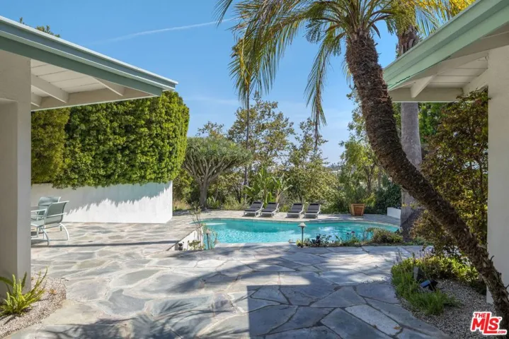 2817 Nichols Canyon Place, Los Angeles, California 90046