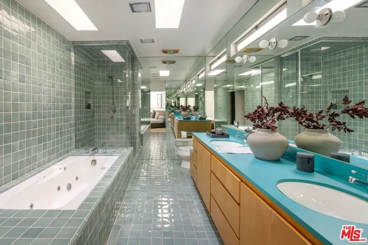 2817 Nichols Canyon Place, Los Angeles, California 90046