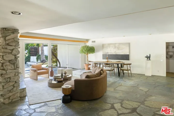 2817 Nichols Canyon Place, Los Angeles, California 90046