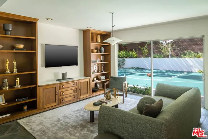 2817 Nichols Canyon Place, Los Angeles, California 90046