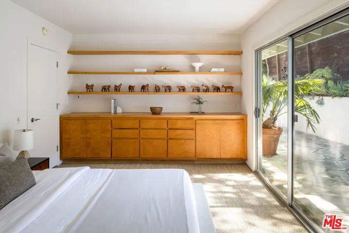 2817 Nichols Canyon Place, Los Angeles, California 90046