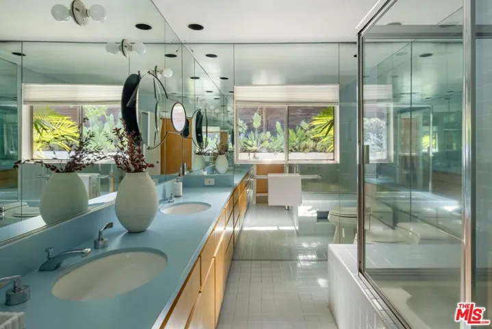 2817 Nichols Canyon Place, Los Angeles, California 90046