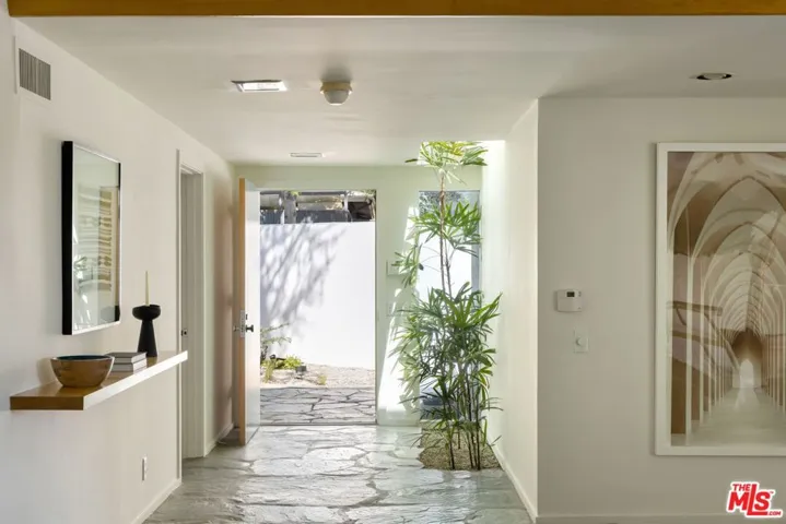 2817 Nichols Canyon Place, Los Angeles, California 90046