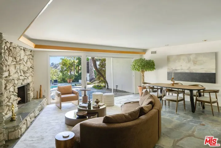 2817 Nichols Canyon Place, Los Angeles, California 90046