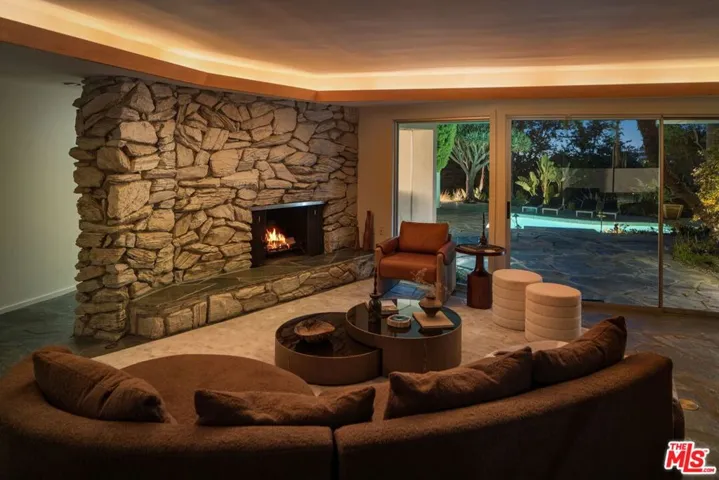 2817 Nichols Canyon Place, Los Angeles, California 90046