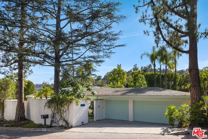 2817 Nichols Canyon Place, Los Angeles, California 90046