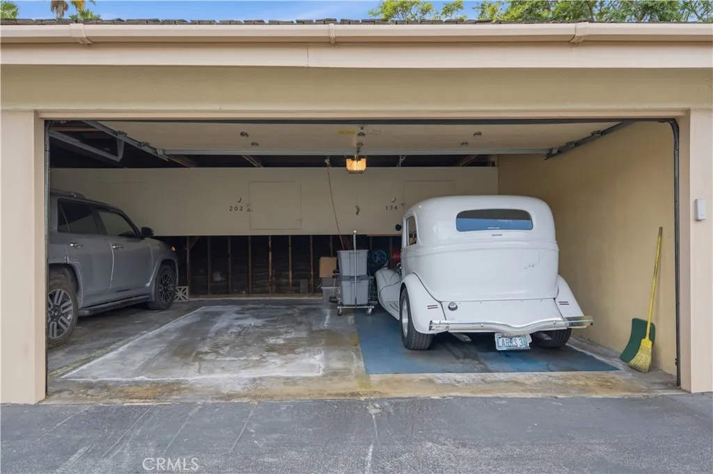 Nearby 1-Car Garage Space