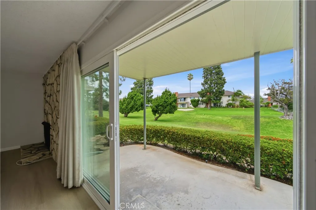 Large Glass Slider to Rear Patio