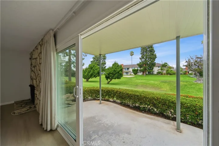 Large Glass Slider to Rear Patio