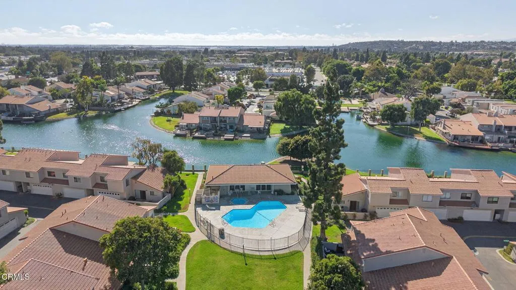 39-web-or-mls-LakesideVill6