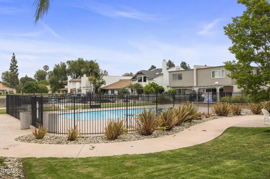 35-web-or-mls-LakesideVill2