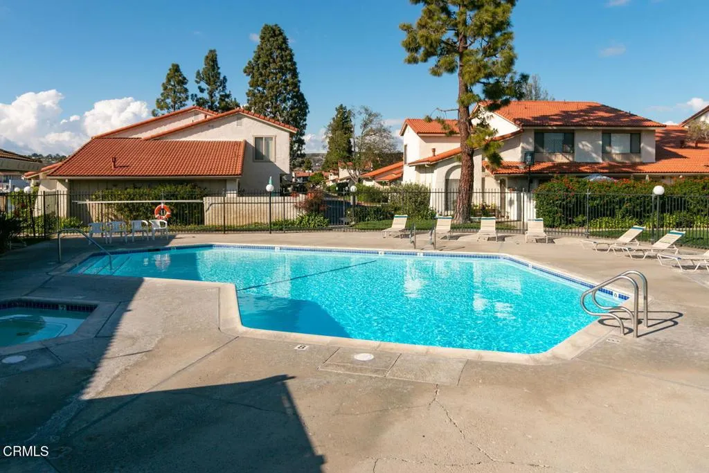 34-web-or-mls-LakesideVill1