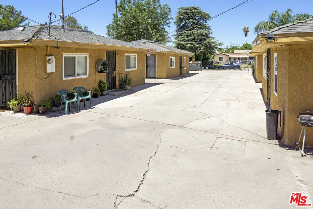 1123 Bobbett Drive, San Bernardino, California 92410 — photo 4