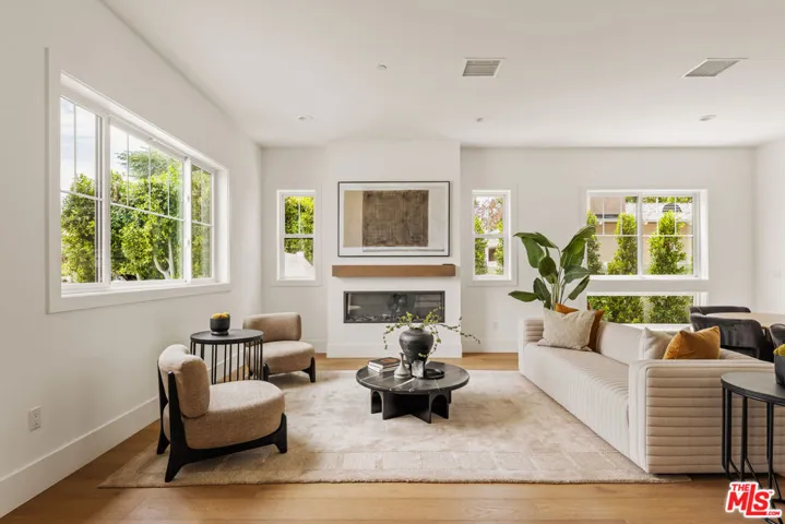 11729 Hartsook Street, Valley Village, California 91607 — photo 4