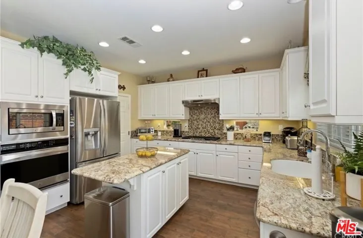 11322 Tesota Loop Street, Corona, California 92883