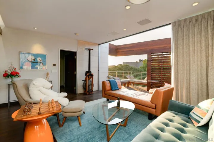 435 Ravina, La Jolla, California 92037