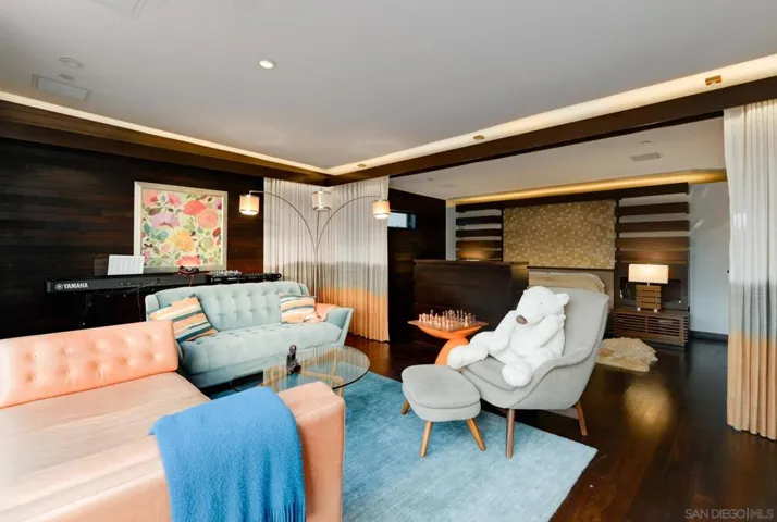 435 Ravina, La Jolla, California 92037