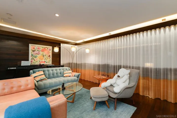 435 Ravina, La Jolla, California 92037