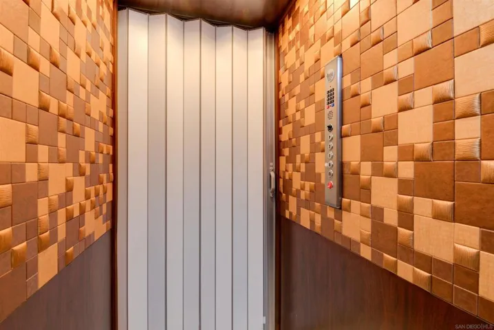435 Ravina, La Jolla, California 92037