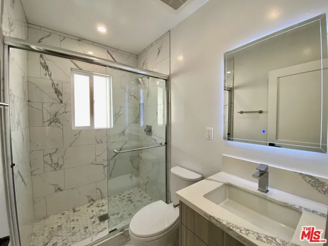 3207 W 3rd Street 3, Los Angeles, California 90020