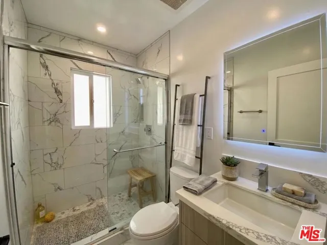 3207 W 3rd Street 3, Los Angeles, California 90020