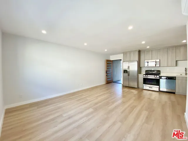 3207 W 3rd Street 3, Los Angeles, California 90020