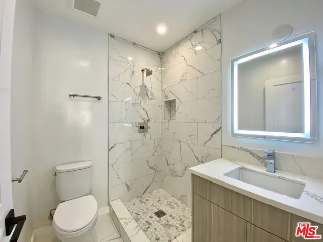 3207 W 3rd Street 3, Los Angeles, California 90020