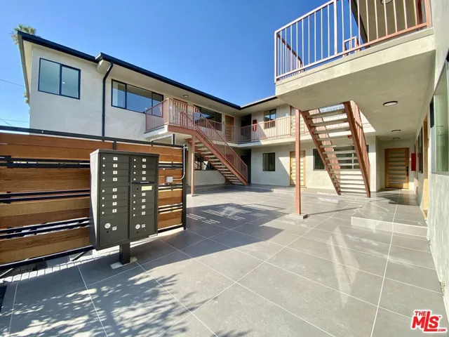3207 W 3rd Street 3, Los Angeles, California 90020
