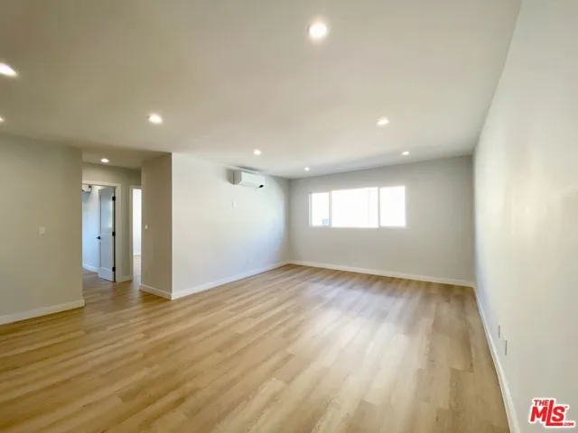 3207 W 3rd Street 3, Los Angeles, California 90020