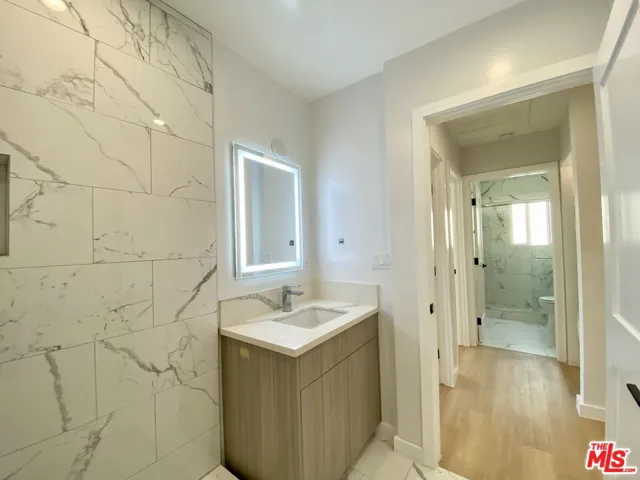 3207 W 3rd Street 3, Los Angeles, California 90020