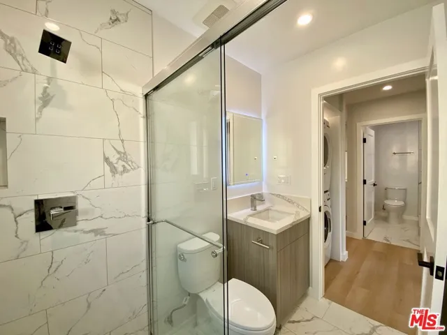 3207 W 3rd Street 3, Los Angeles, California 90020