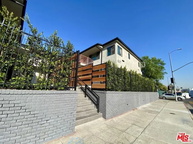 3207 W 3rd Street 3, Los Angeles, California 90020