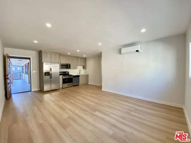 3207 W 3rd Street 3, Los Angeles, California 90020