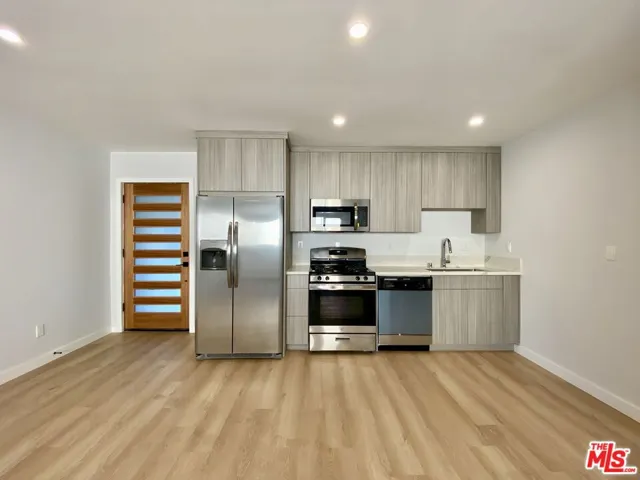 3207 W 3rd Street 3, Los Angeles, California 90020