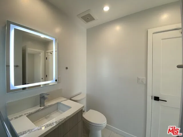 3207 W 3rd Street 7, Los Angeles, California 90020