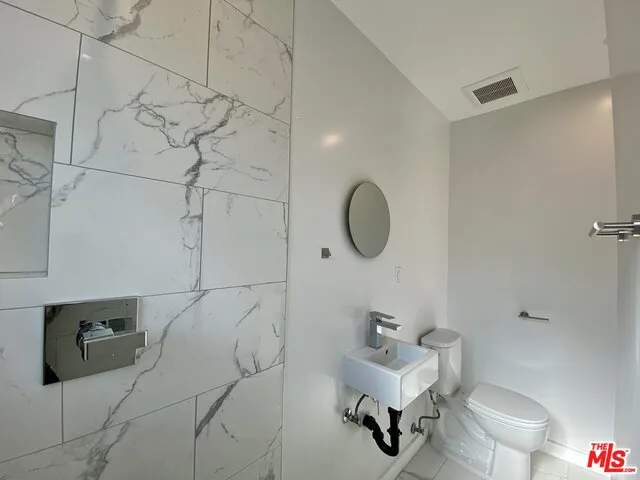 3207 W 3rd Street 7, Los Angeles, California 90020