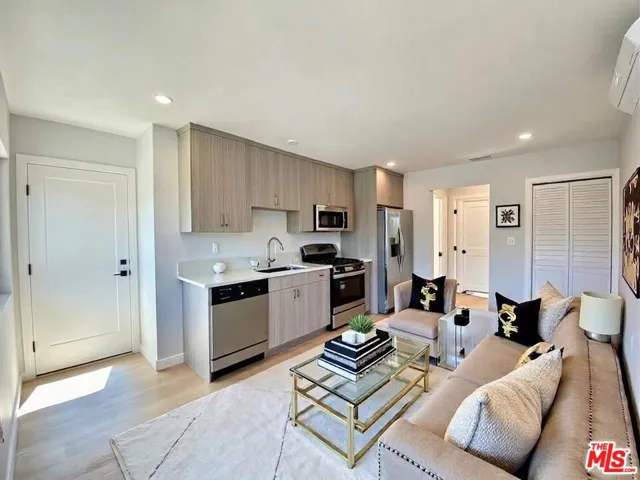 3207 W 3rd Street 7, Los Angeles, California 90020