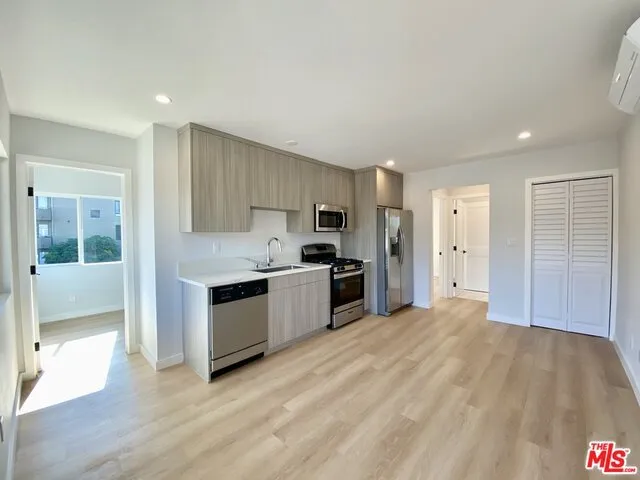 3207 W 3rd Street 7, Los Angeles, California 90020